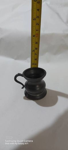 Gill pewter measure ,used condition,,see pictures for condition,,hard to come by ,,buyer collects or pays postage thank you,,take as is ,