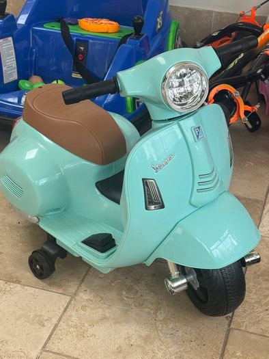 vespa electric scooter