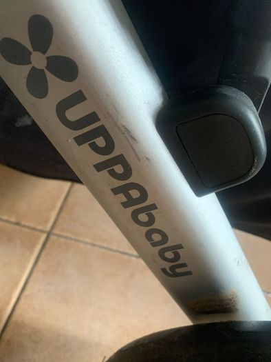 Uppababy vista has connectors to ad a rumble seat