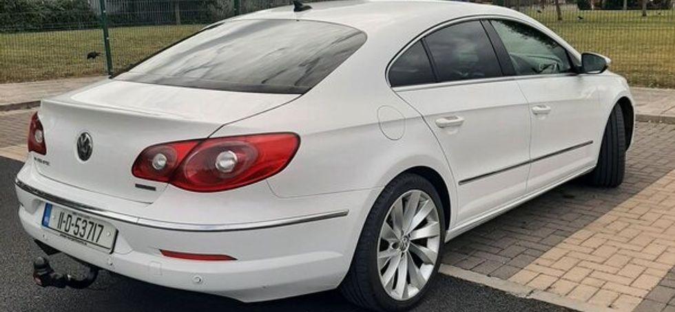 Volkswagen Passat CC 2011, 2.0 diesel manual.