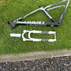 Giant XTC Advanced 29 Carbon Frame & Fox Evolution 29 Fork