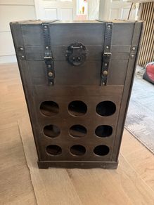 Wine chest