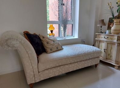 chaise lounge