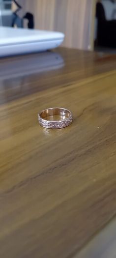 9 carat gold ring with celtic design