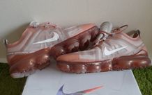 Nike Air VaporMax 2019 Rose Gold (Women's) UK-7.5/EUR-42 AR6632-601 Rose Gold/Moon Particle-Summit White-2019