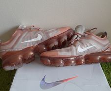 Nike Air VaporMax 2019 Rose Gold (Women's) UK-7.5/EUR-42 AR6632-601 Rose Gold/Moon Particle-Summit White-2019