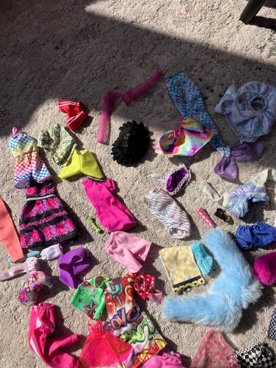Barbie clothes, shoes, bags, jewellery and accessories