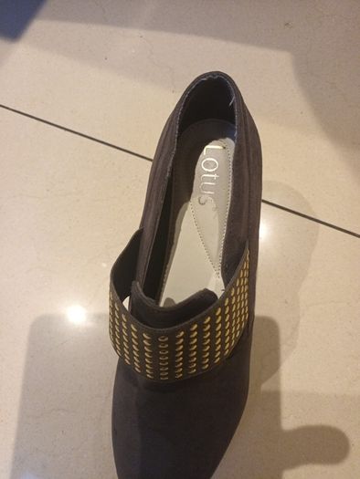 Lotus Shoes.   Size: 7. New- No Tag.