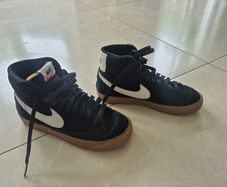 girls nike ankle black and white sneakers runners size UK 3.5 EUR 36.5