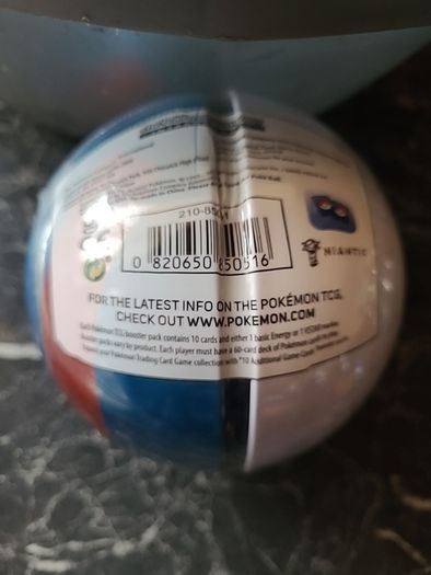 Pokemon tcg Pokeball tin
