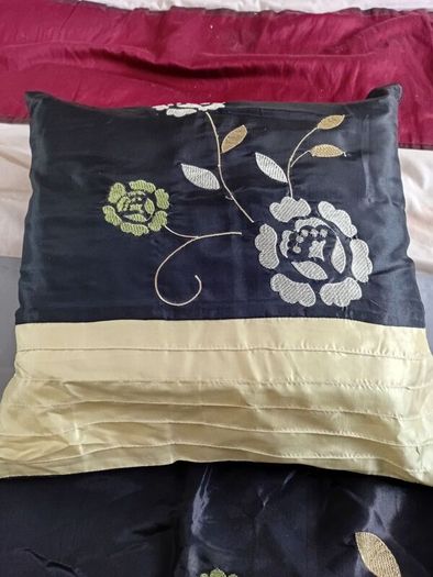Beautiful Bed runner Pillow Cases and Cushion Black and lime green/Lemon