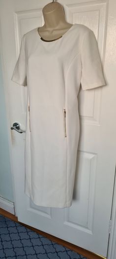 Gorgeous Heavy White Shift with Gold Accessories from Gold size 16