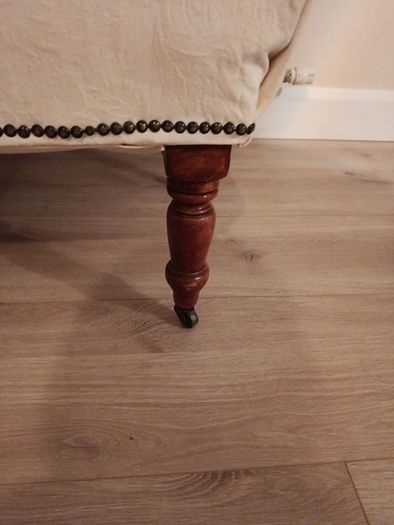 chaise lounge