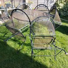 garden table and chairs