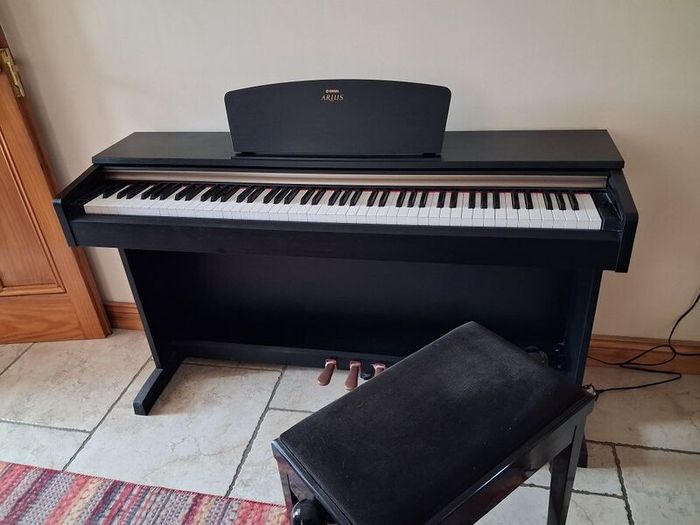 Yamaha Arius YPD-161 Digital Piano