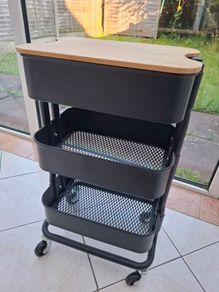 Trolley with lid