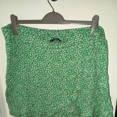 Dunnes Stores Green with White and Pink Flowers Frilly Skirt