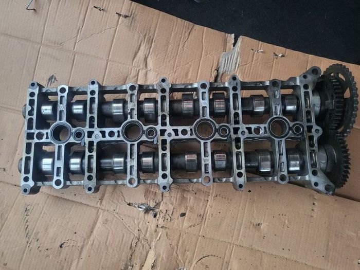 Bmw e60 520d n47D20A camshafts with cam tray