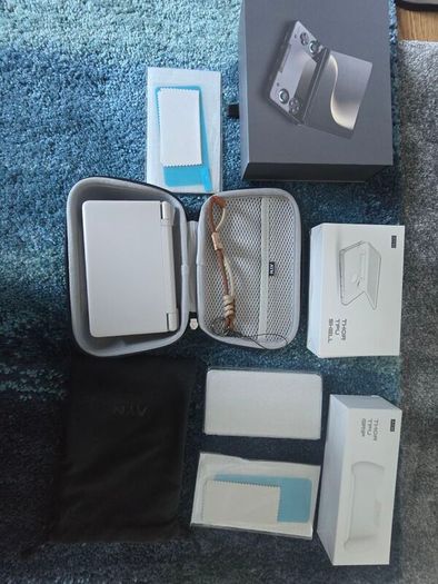 Ayn Thor 16gb Ram / 1tb / UFS 4.0. Rainbow Max