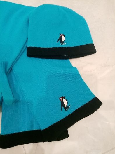 Penguin hat, scark and glove set