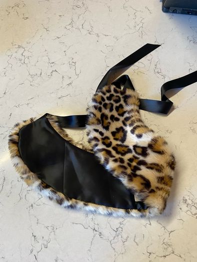 Leopard print faux fur collar / stole