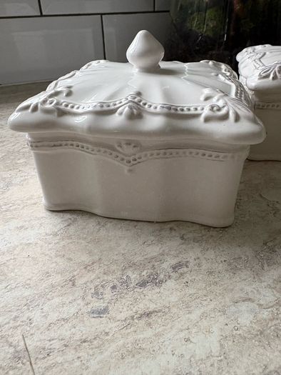 New French inspired ceramic lidded storage box in antique white.