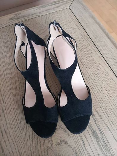 Elegant Black Peep-Toe Shoes