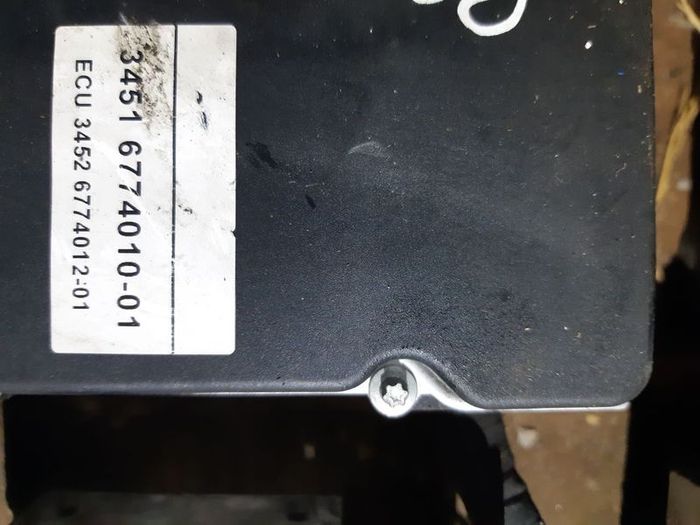 Bmw 5 Series E60 E61 / Abs Pump & Ecu Module / 6774010-01 0265950408