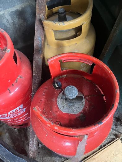 2 full bottles of propane