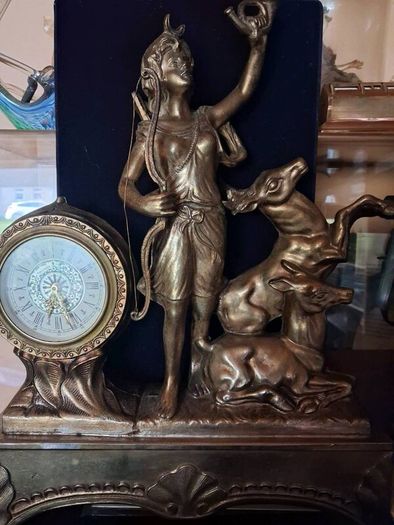 Jewellery and collection of collectibles