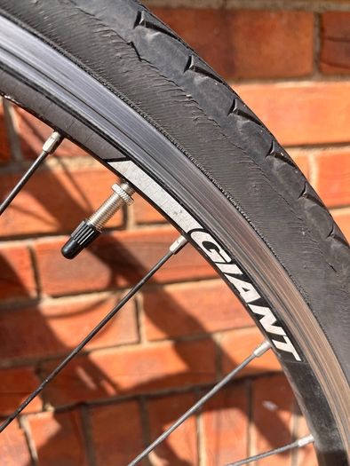 Giant Escape Mens hybrid bike