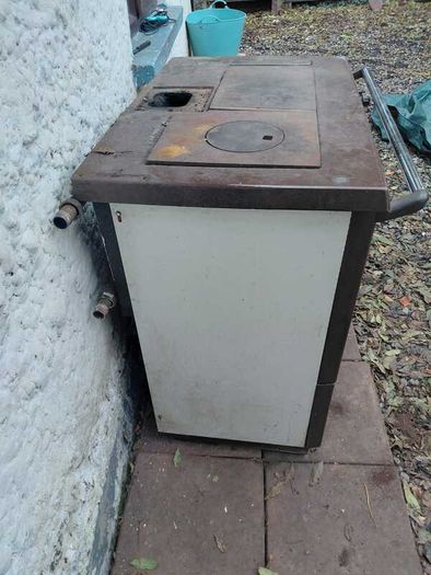 Stanley solid fuel cooker with back boiler