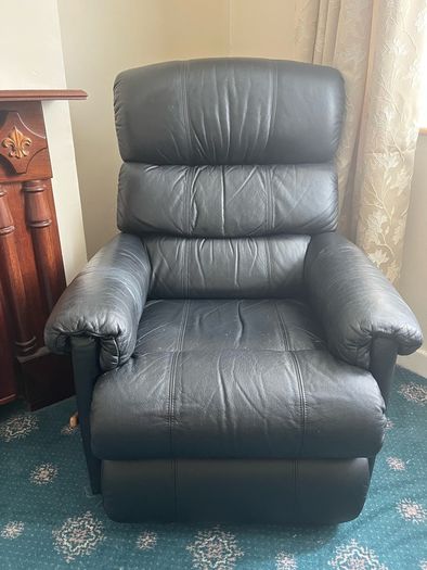 Black leather lazy boy