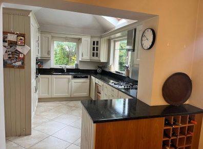 Kitchen, incl fridge, dish washer, gas cooker, fan