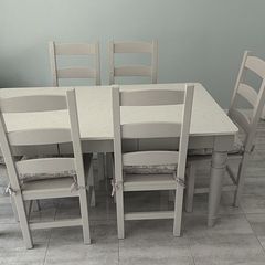 Table & Chairs