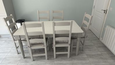 Table & Chairs