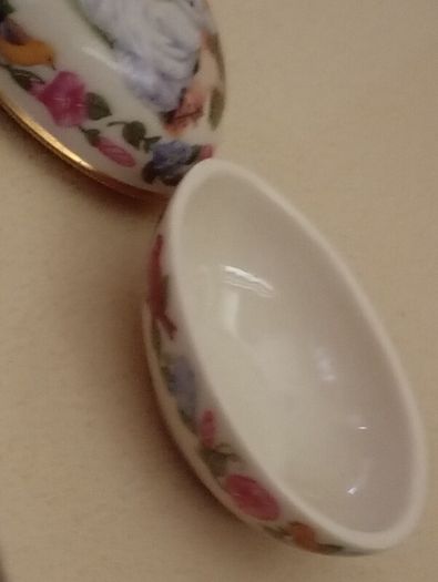 Lenox "Gathering Memories" limited edition collectible Easter egg trinket box from 1990