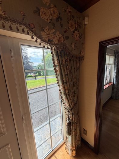 2x Pairs Heavy Thermal Lined Curtains and Pelmet