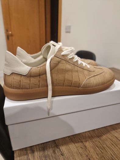 Russell & Bromley Thin Sole Trainer EU 41  Worn Once  Box Included