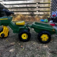 John Deere Tractor Ride on and cart