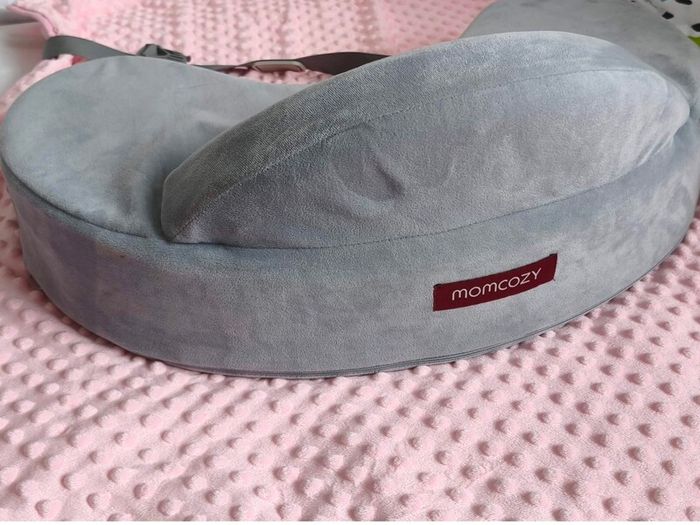Momcozy feeding pillow