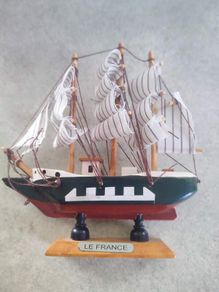 Le France Model Small Wooden Ship Replica Collectors Item.