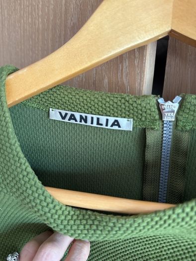 Vanilia long sleeve green top, waffle fabric, size 10