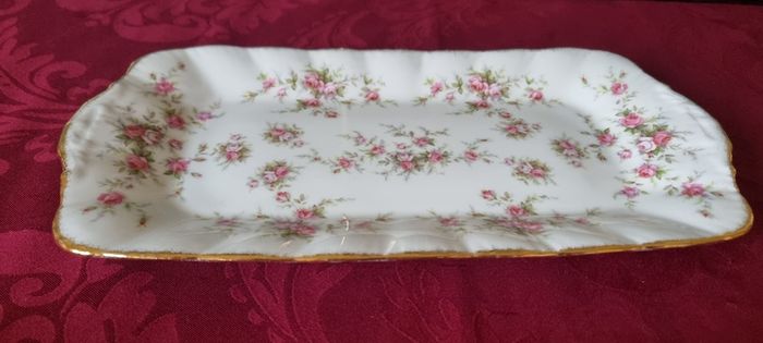 87 Piece Royal Albert Paragon Victoriana Rose Bone China Gold Gilt Dinner And Tea Service / Set For 10 Person Setting Made In England