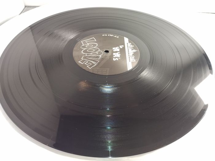 The Ya Ya's - Looove - Ariola Records - AKA Caveman! ORIGINAL 1992 PRESSING! Condition: MINT! Brand SPANKING New!