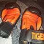 Gloves and shin guards Image 7