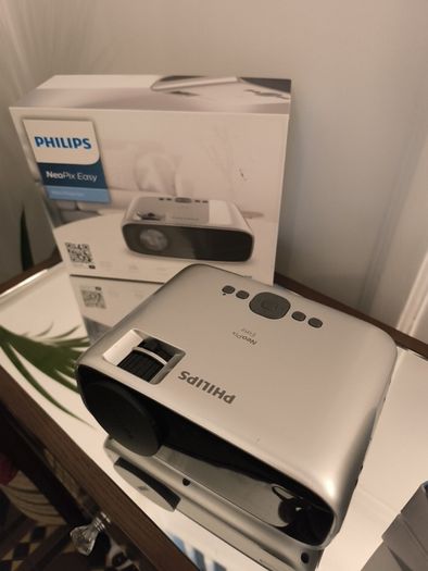 Philips NeoPix Easy Mini Projector Plus Projector Table
