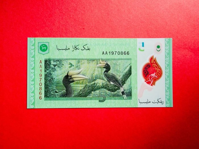 Malaysia  5. Ringgit. 2012  Pick. 52a   POLYMER PLASTIC ( Uncirculated).