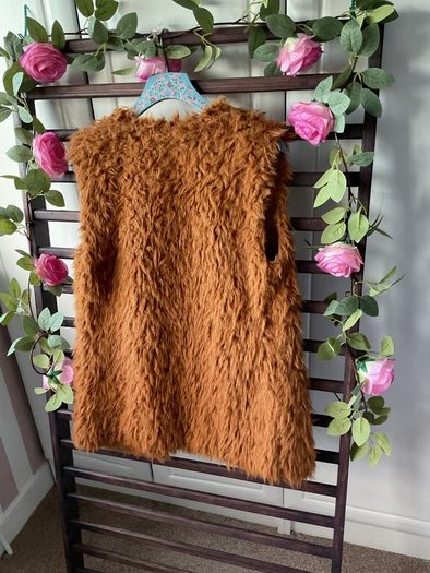 gilet Bnwt ichi fake fur gilet size small