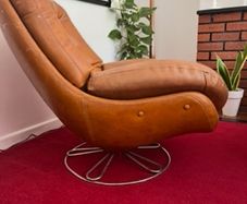 Vintage 1970s Tan Leather Swivel Lounge Chair